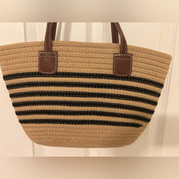 Elegant Tan and Black Women's Tote Bag - Picture 2 of 4